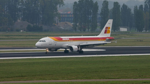 ---- Airbus A320-200 ---- EC-HTD ---- First Flight: 2001 ---- MSN: 1550 ---- Brussels National (BRU - EBBR) 2004