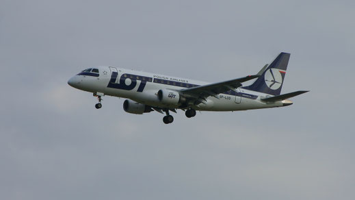 ---- Embraer ERJ-170STD ---- SP-LDD ---- First Flight: 2004 ---- MSN: 27 ---- Brussels National (BRU - EBBR) 2006