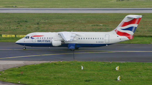 --- BAe Avro RJ100 --- G-BXAS --- First Flight: 1997 --- MSN: 3301 --- Dusseldorf Rhein-Ruhr (DUS - EDDL) 2006