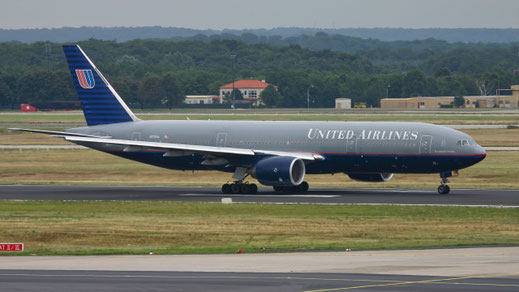--- Boeing 777-200 --- N776UA --- First Flight: 1996 --- MSN: 26937 --- Frankfurt Rhein-Main (FRA - EDDF) 2005