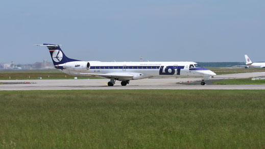 --- Embraer ERJ-145EP --- SP-LGB --- First Flight: 1999 --- MSN: 165 --- Frankfurt Rhein-Main (FRA - EDDF) 2005