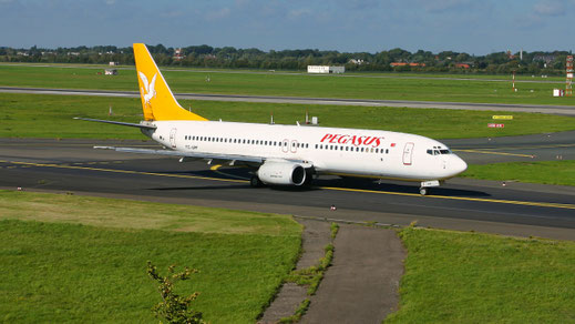 --- Boeing 737-800 --- TC-APF --- First Flight: 2001 --- MSN: 28642 --- Dusseldorf Rhein-Ruhr (DUS - EDDL) 2004