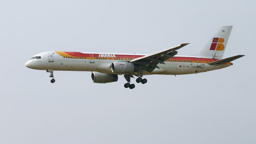 --- Boeing 757-200 --- EC-HIU --- First Flight: 2000 --- MSN: 29311 --- Brussels National (BRU - EBBR) 2005
