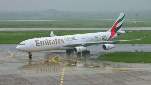 --- Airbus A340-300 --- A6-ERP --- First Flight: 1997 --- MSN: 185 --- "Germany 2006" --- Dusseldorf Rhein-Ruhr (DUS - EDDL) 2005