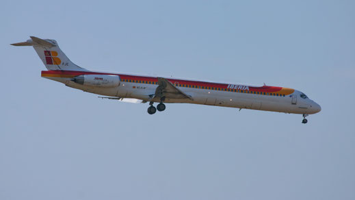 McDonnell Douglas MD-88 --- EC-FJE --- First Flight: 1991 --- MSN: 53197 Frankfurt Rhein-Main (FRA - EDDF) 2005