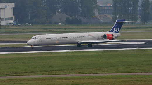 McDonnell Douglas MD-90-30 -- LN-ROA -- First Flight: 1996 -- MSN: 53459 Brussels National (BRU - EBBR) 2004