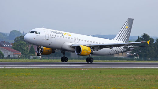 ---- Airbus A320-200 ---- EC-KMI ---- First Flight: 2008 ---- MSN: 3400 ---- Brussels National (BRU - EBBR) 2016