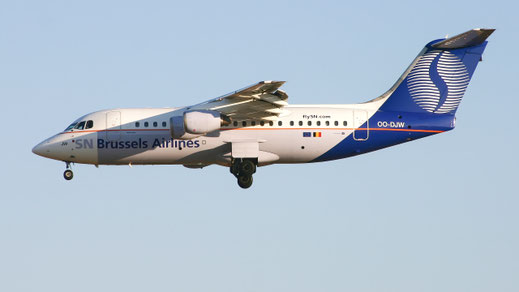 ---- BAe Avro RJ85 ---- OO-DJW ---- First Flight: 1996 ---- MSN: 2296 ---- Brussels National (BRU - EBBR) 2005