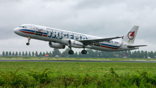 ---- Airbus A321-200 ---- TC-OAK ---- First Flight: 1999 ---- MSN: 954 ---- Amsterdam Schiphol (AMS - EHAM) 2005