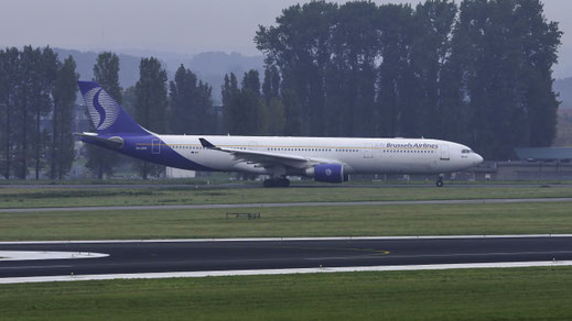 ---- Airbus A330-300 ---- OO-SFN ---- First Flight: 1993 ---- MSN: 37 ---- Brussels National (BRU - EBBR) 2004