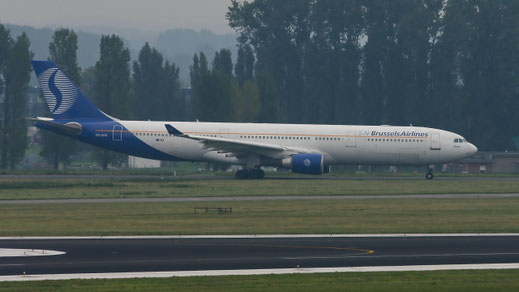 ---- Airbus A330-300 ---- OO-SFN ---- First Flight: 1993 ---- MSN: 37 ---- Brussels National (BRU - EBBR) 2004