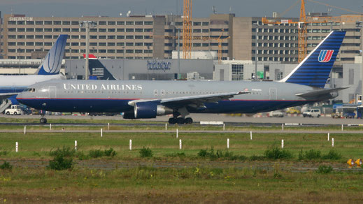 --- Boeing 767-300ER --- N662UA --- First Flight: 1993 --- MSN: 27159 --- Frankfurt Rhein-Main (FRA - EDDF) 2006