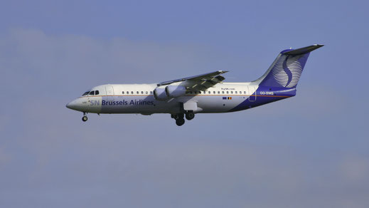 --- BAe Avro RJ100 --- OO-DWB --- First Flight: 1997 --- MSN: 3315 --- Brussels National (BRU - EBBR) 2006