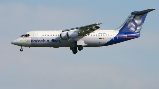--- BAe Avro RJ100 --- OO-DWB --- First Flight: 1997 --- MSN: 3315 --- Brussels National (BRU - EBBR) 2006