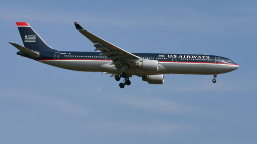 --- Airbus A330-300 --- N671UW --- First Flight: 2000 --- MSN: 323 --- Frankfurt Rhein-Main (FRA - EDDF) 2005