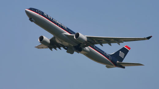 --- Airbus A330-300 --- N677UW --- First Flight: 2001 --- MSN: 380 --- Frankfurt Rhein-Main (FRA - EDDF) 2005