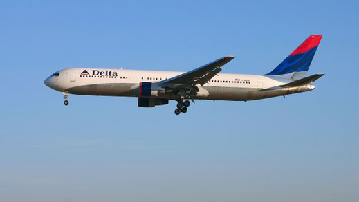 --- Boeing 767-300ER --- N183DN (*1) --- First Flight: 1993 --- MSN: 27110 --- Frankfurt Rhein-Main (FRA - EDDF) 2005