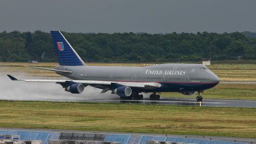--- Boeing 747-400 --- N182UA --- First Flight: 1991 --- MSN: 25279 --- Frankfurt Rhein-Main (FRA - EDDF) 2005