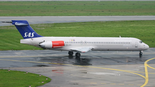 McDonnell Douglas MD-87 -- SE-DIC -- First Flight: 1988 -- MSN: 49607 Dusseldorf Rhein-Ruhr (DUS - EDDL) 2005