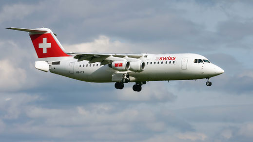 ---- BAe Avro RJ100 ---- HB-IYX ---- First Flight: 1999 ---- MSN: 3357 ---- Luxembourg Findel (LUX - ELLX) 2005