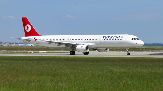 ---- Airbus A321-200 ---- TC-JMG ---- First Flight: 2003 ---- MSN: 2060 --- Frankfurt Rhein-Main (FRA - EDDF) 2005