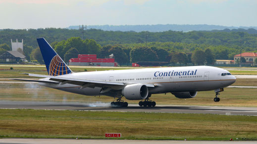 --- Boeing 777-200ER --- N78013 --- First Flight: 1999 --- MSN: 29861 --- Frankfurt Rhein-Main (FRA - EDDF) 2005