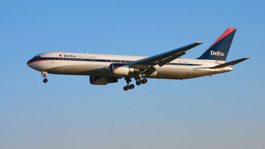 --- Boeing 767-300ER --- N1602 --- First Flight: 1999 --- MSN: 29694 --- Brussels National (BRU - EBBR) 2005
