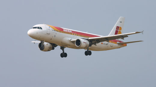 ---- Airbus A320-200 ---- EC-GRF ---- First Flight: 1990 ---- MSN: 136 ---- Brussels National (BRU - EBBR) 2005