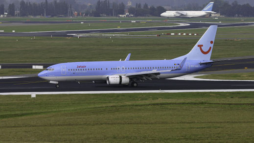 - Boeing 737-800"Winglets" -- OO-VAC (*1) -- First Flight: 2003 -- MSN: 33014 - Brussels National (BRU - EBBR) 2004