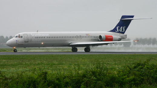 McDonnell Douglas MD-87 -- OY-KHU -- First Flight: 1991 -- MSN: 53336 Amsterdam Schiphol (AMS - EHAM) 2005