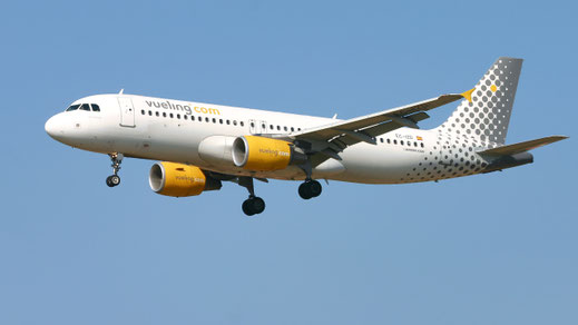 ---- Airbus A320-200 ---- EC-IZD ---- First Flight: 2004 ---- MSN: 2207 ---- Brussels National (BRU - EBBR) 2005