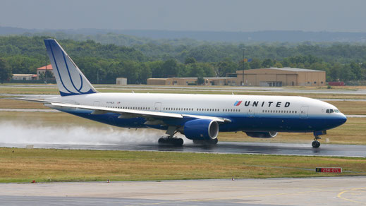 --- Boeing 777-200 --- N774UA --- First Flight: 1994 --- MSN: 26936 --- Frankfurt Rhein-Main (FRA - EDDF) 2005