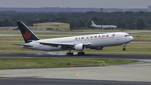 --- Boeing 767-300ER --- C-FMWQ --- First Flight: 1995 --- MSN: 25584 --- Frankfurt Rhein-Main (FRA - EDDF) 2005