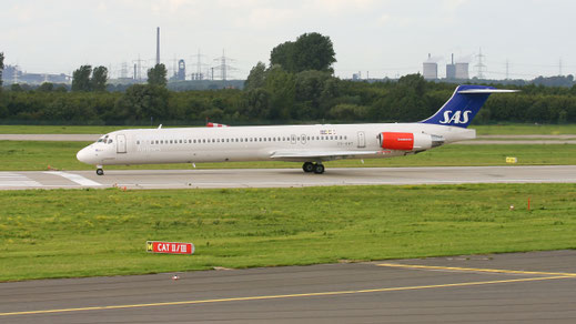 McDonnell Douglas MD-83 -- OY-KHT -- First Flight: 1991 -- MSN: 53296 Dusseldorf Rhein-Ruhr (DUS - EDDL) 2004