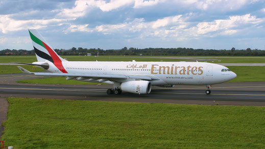 --- Airbus A330-200 --- A6-EAD --- First Flight: 2001 --- MSN: 382 --- Dusseldorf Rhein-Ruhr (DUS - EDDL) 2004