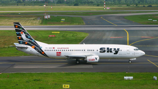 --- Boeing 737-400 --- TC-SKD --- First Flight: 1992 --- MSN: 25372 --- Dusseldorf Rhein-Ruhr (DUS - EDDL) 2006