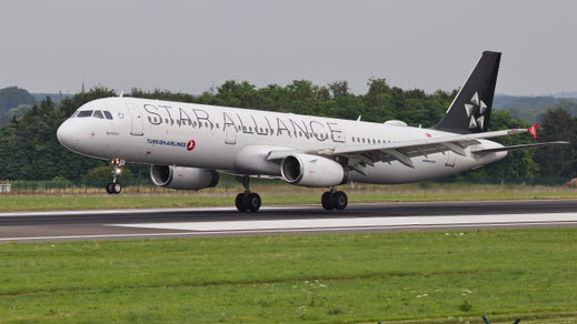 ---- Airbus A321-200 ---- TC-JRY ---- First Flight: 2012 ---- MSN: 5083 ---- "Star Alliance" ---- Brussels National (BRU - EBBR) 2024