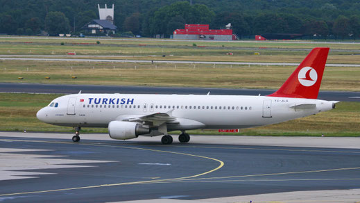 ---- Airbus A320-200 ---- TC-JLG ---- First Flight: 1999 ---- MSN: 1054 ---- Frankfurt Rhein-Main (FRA - EDDF) 2005