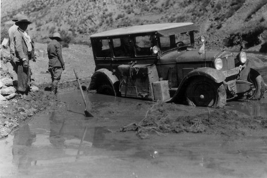 ullstein bild - https://www.spiegel.de/fotostrecke/claerenore-stinnes-faehrt-mit-dem-auto-um-die-welt-fotostrecke-143348-2.html