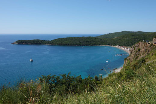 Jaz Beach von der Küstenstraße E65 aus