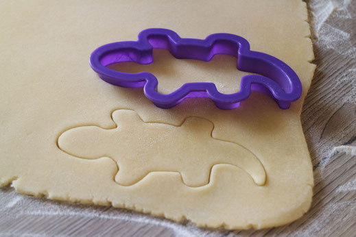 cut out lazy lizard cookies