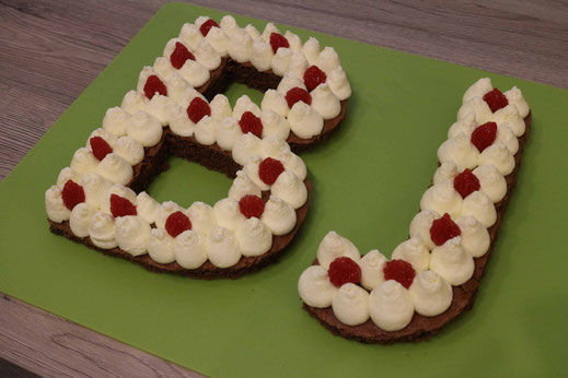 letter cake