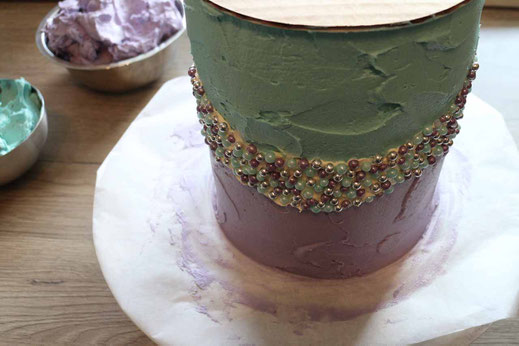 sprinkle fault line cake