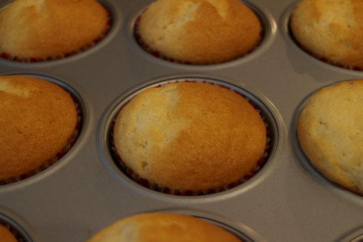 baked vanilla cupcakes