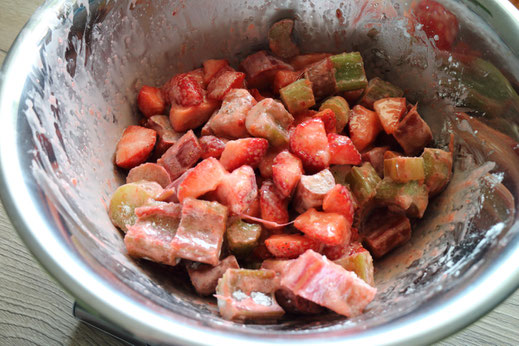 fruit mixture out of strawberries and rhubarb