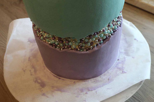 sprinkle fault line cake