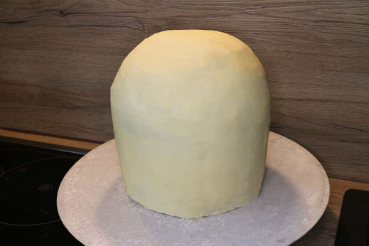 cake with white ganache