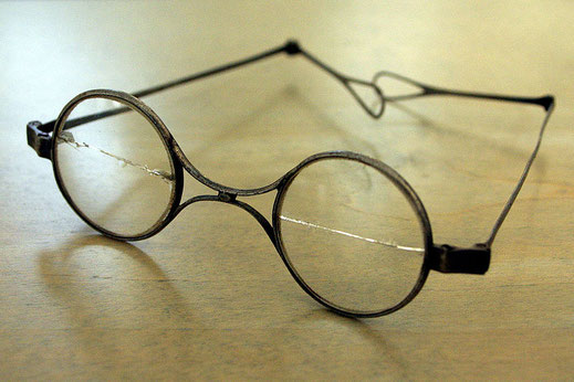Diese Brille verfügt also über UV 400, CE Zertifikat und hat eine Kategorie 3 Tönung