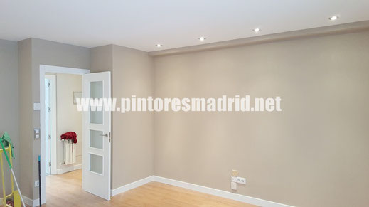 Pintores en Madrid quitando gotelé y ofreciendo pintura lisa 