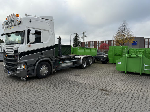 Container mit  Bauschutt